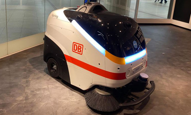 德国铁路公司在法兰克福中央车站测试清洁机器人