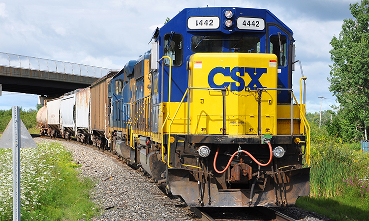 CSX EMD GP38-2S火车头4442在波茨坦，美国纽约州。