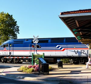 弗吉尼亚州马纳萨斯火车站的弗吉尼亚铁路特快列车