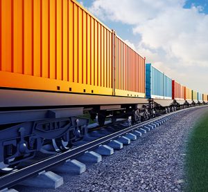货车货运列车与集装箱与蓝色的天空背景