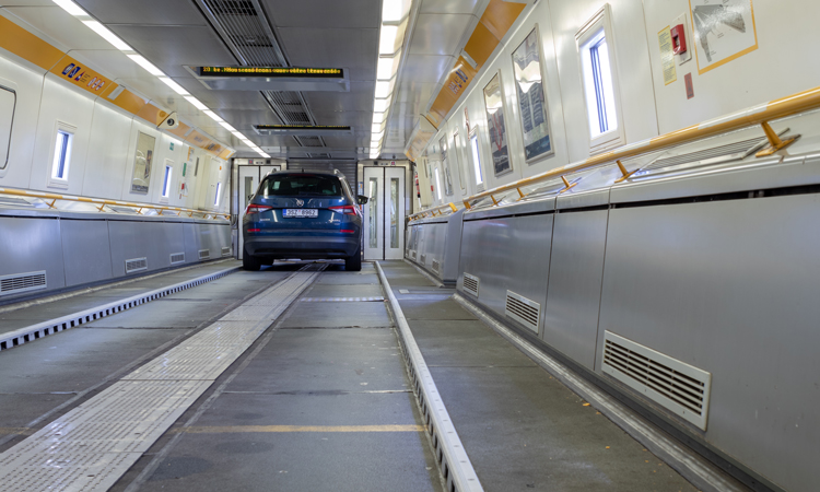 Eurotunnel的乘客班车的翻新被委托庞巴迪