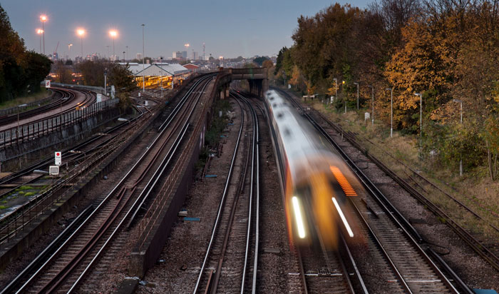 研究表明，铁路到英国的价值超越了预期