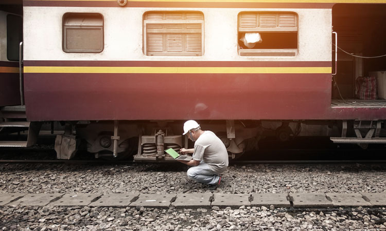 华为智能机车解决方案:铁路运营从人工到技术辅助的过渡