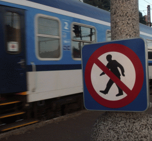 铁轨属于火车:捷克共和国防止铁路非法侵入