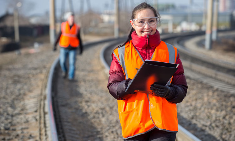 HS2呼吁妇女和年轻人考虑在铁路行业就业